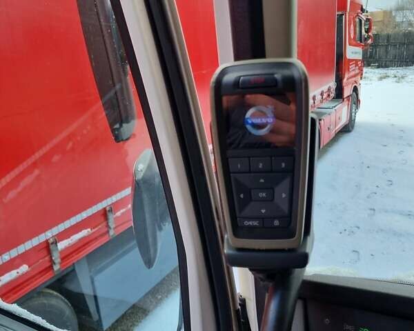 Білий Вольво FH 13, об'ємом двигуна 12.78 л та пробігом 1 тис. км за 31468 $, фото 12 на Automoto.ua