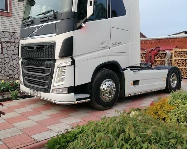 Белый Вольво FH 13, объемом двигателя 12.78 л и пробегом 643 тыс. км за 37000 $, фото 7 на Automoto.ua