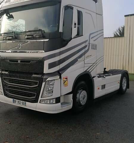 Белый Вольво FH 13, объемом двигателя 12.9 л и пробегом 960 тыс. км за 33888 $, фото 1 на Automoto.ua