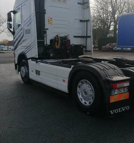 Белый Вольво FH 13, объемом двигателя 12.9 л и пробегом 960 тыс. км за 33888 $, фото 4 на Automoto.ua