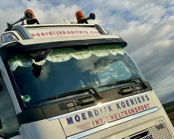 Белый Вольво FH 13, объемом двигателя 0 л и пробегом 752 тыс. км за 39574 $, фото 29 на Automoto.ua