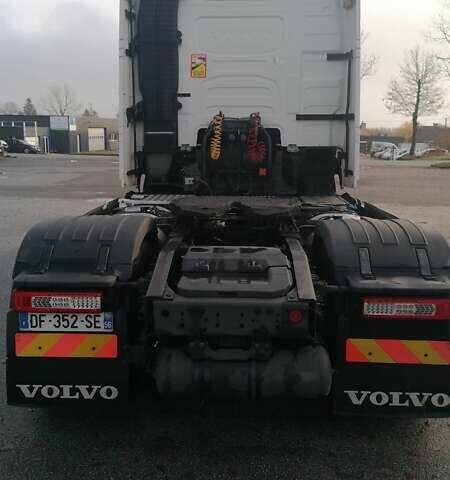 Белый Вольво FH 13, объемом двигателя 12.9 л и пробегом 960 тыс. км за 33888 $, фото 3 на Automoto.ua