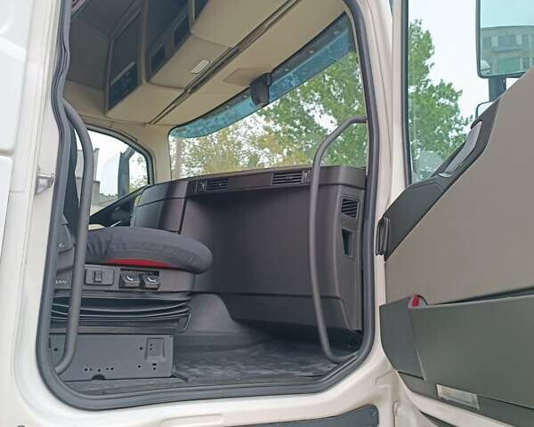 Белый Вольво FH 13, объемом двигателя 0 л и пробегом 902 тыс. км за 30000 $, фото 10 на Automoto.ua