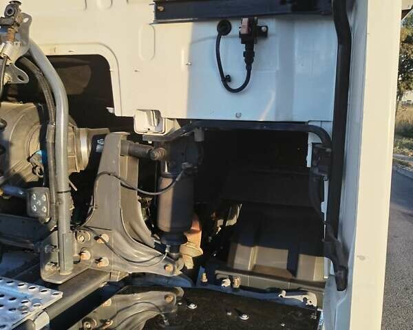 Белый Вольво FH 13, объемом двигателя 0 л и пробегом 809 тыс. км за 35900 $, фото 25 на Automoto.ua