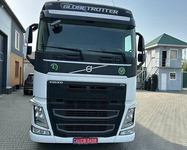 Белый Вольво FH 13, объемом двигателя 12.9 л и пробегом 948 тыс. км за 30100 $, фото 3 на Automoto.ua