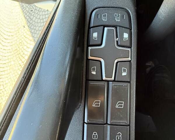 Білий Вольво FH 13, об'ємом двигуна 12.78 л та пробігом 840 тис. км за 32000 $, фото 18 на Automoto.ua