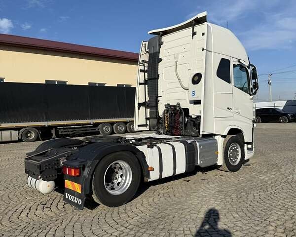 Білий Вольво FH 13, об'ємом двигуна 12.78 л та пробігом 840 тис. км за 32000 $, фото 12 на Automoto.ua