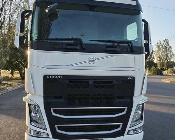 Белый Вольво FH 13, объемом двигателя 0 л и пробегом 809 тыс. км за 35900 $, фото 26 на Automoto.ua