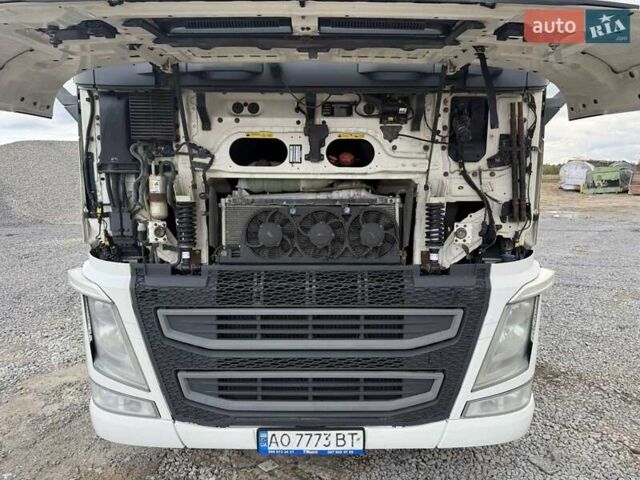 Белый Вольво FH 13, объемом двигателя 12.8 л и пробегом 122 тыс. км за 23500 $, фото 7 на Automoto.ua