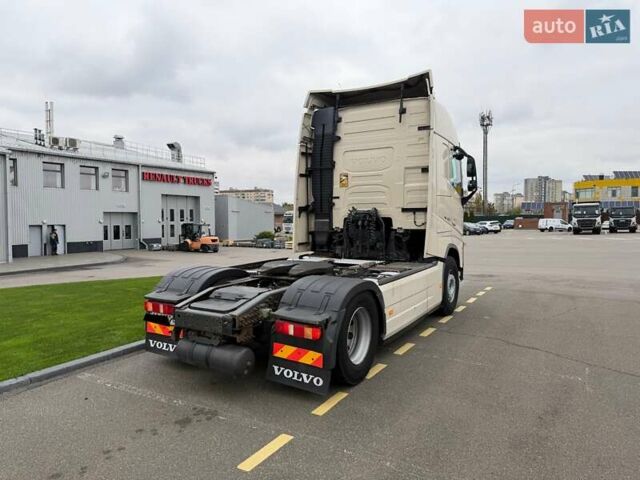 Вольво FH 13 2015 в Киеве на Automoto.ua Белый Вольво FH 13, объемом двигателя 12.8 л и пробегом 989 тыс. км за 28900 $, фото 6 на Automoto.ua