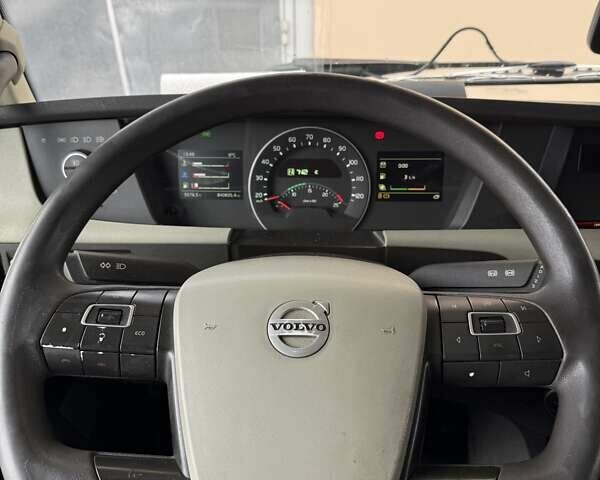 Білий Вольво FH 13, об'ємом двигуна 12.78 л та пробігом 840 тис. км за 32000 $, фото 2 на Automoto.ua