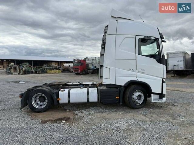 Белый Вольво FH 13, объемом двигателя 12.8 л и пробегом 122 тыс. км за 23500 $, фото 9 на Automoto.ua