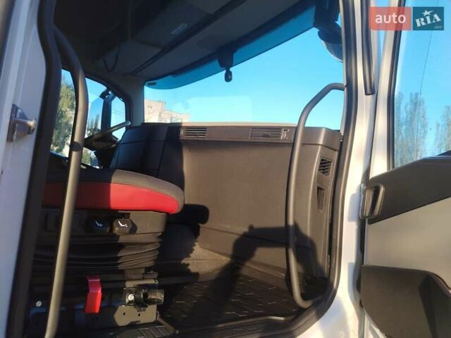 Белый Вольво FH 13, объемом двигателя 0 л и пробегом 809 тыс. км за 35900 $, фото 16 на Automoto.ua