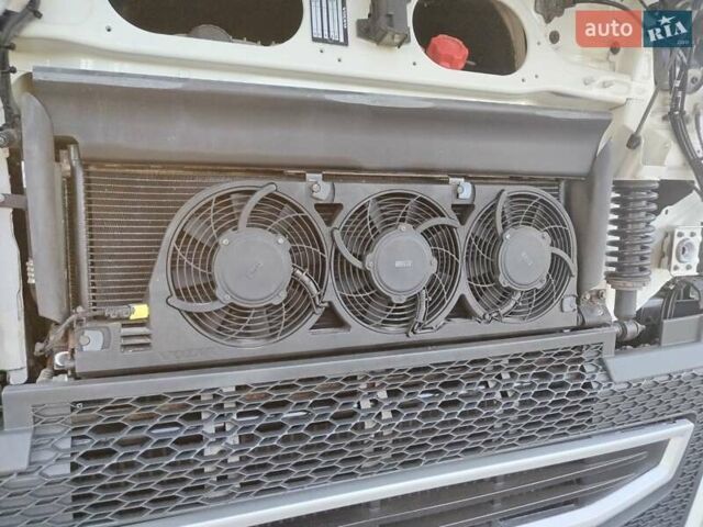 Белый Вольво FH 13, объемом двигателя 0 л и пробегом 809 тыс. км за 35900 $, фото 9 на Automoto.ua