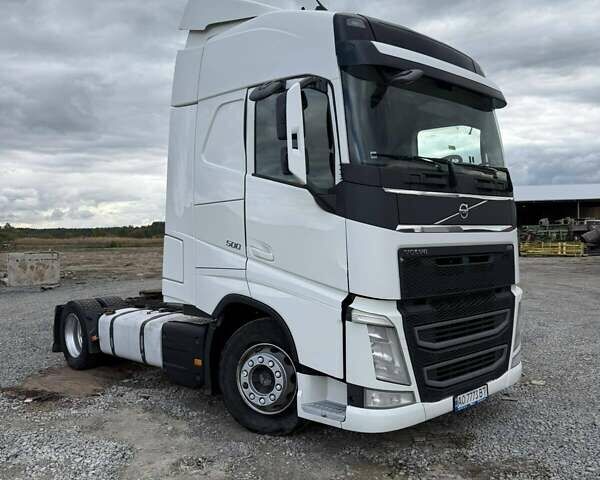 Белый Вольво FH 13, объемом двигателя 12.8 л и пробегом 122 тыс. км за 23500 $, фото 4 на Automoto.ua