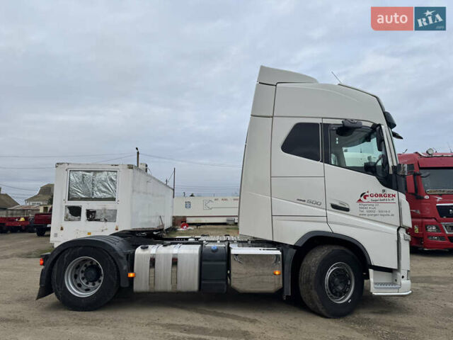Белый Вольво FH 13, объемом двигателя 12.7 л и пробегом 830 тыс. км за 35999 $, фото 2 на Automoto.ua
