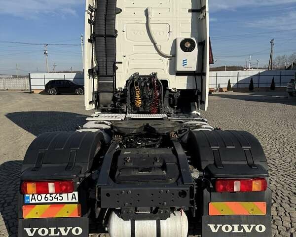 Білий Вольво FH 13, об'ємом двигуна 12.78 л та пробігом 840 тис. км за 32000 $, фото 11 на Automoto.ua