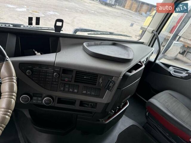 Белый Вольво FH 13, объемом двигателя 12.8 л и пробегом 1 тыс. км за 23800 $, фото 13 на Automoto.ua