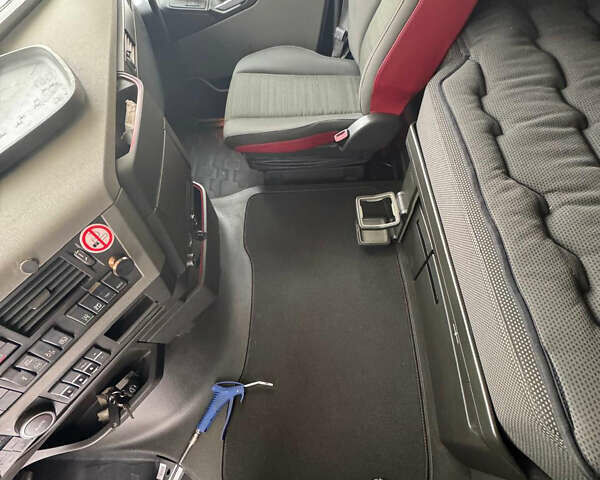 Білий Вольво FH 13, об'ємом двигуна 0 л та пробігом 820 тис. км за 37807 $, фото 55 на Automoto.ua