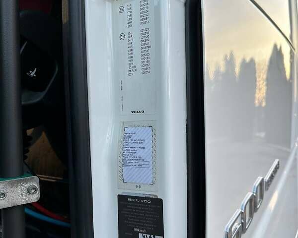 Білий Вольво FH 13, об'ємом двигуна 0 л та пробігом 600 тис. км за 39999 $, фото 70 на Automoto.ua