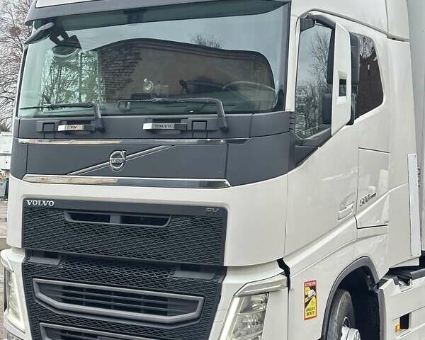 Білий Вольво FH 13, об'ємом двигуна 12 л та пробігом 1 тис. км за 35178 $, фото 1 на Automoto.ua