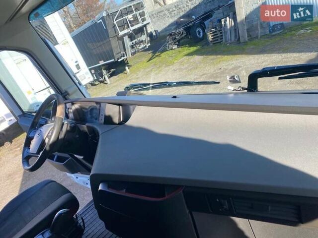 Белый Вольво FH 13, объемом двигателя 12.9 л и пробегом 780 тыс. км за 39500 $, фото 38 на Automoto.ua