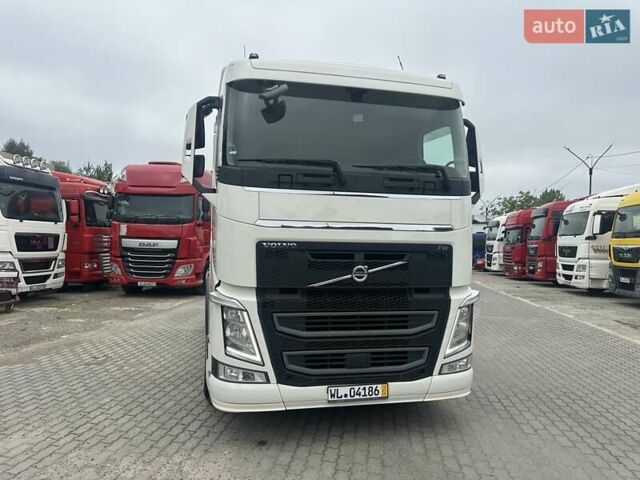 Білий Вольво FH 13, об'ємом двигуна 12.77 л та пробігом 120 тис. км за 29900 $, фото 2 на Automoto.ua
