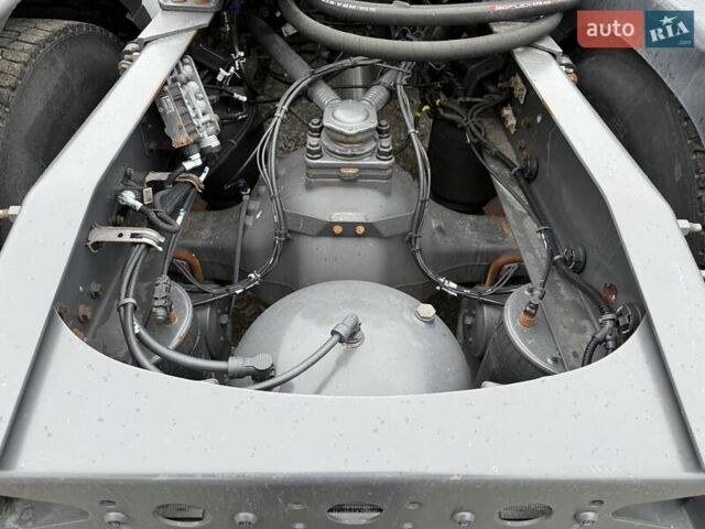 Белый Вольво FH 13, объемом двигателя 12.9 л и пробегом 803 тыс. км за 47178 $, фото 9 на Automoto.ua