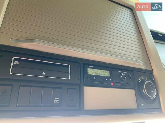 Белый Вольво FH 13, объемом двигателя 12.9 л и пробегом 780 тыс. км за 39500 $, фото 28 на Automoto.ua