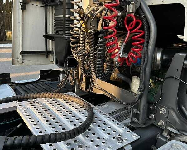 Білий Вольво FH 13, об'ємом двигуна 0 л та пробігом 600 тис. км за 39999 $, фото 125 на Automoto.ua