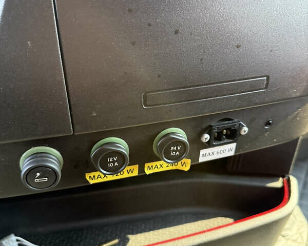 Белый Вольво FH 13, объемом двигателя 0 л и пробегом 670 тыс. км за 38500 $, фото 38 на Automoto.ua