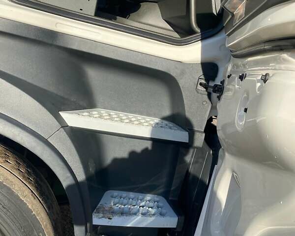 Белый Вольво FH 13, объемом двигателя 12.9 л и пробегом 780 тыс. км за 39500 $, фото 9 на Automoto.ua