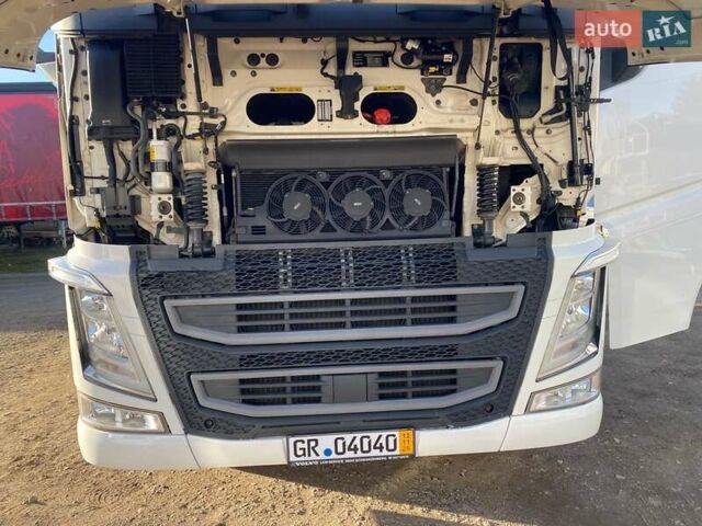 Белый Вольво FH 13, объемом двигателя 12.9 л и пробегом 780 тыс. км за 39500 $, фото 13 на Automoto.ua