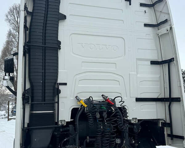 Білий Вольво FH 13, об'ємом двигуна 0 л та пробігом 820 тис. км за 37807 $, фото 15 на Automoto.ua