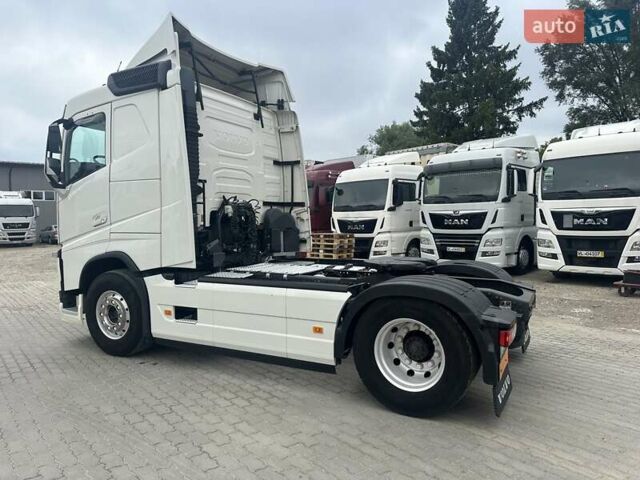 Білий Вольво FH 13, об'ємом двигуна 12.77 л та пробігом 120 тис. км за 29900 $, фото 7 на Automoto.ua