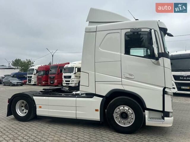 Білий Вольво FH 13, об'ємом двигуна 12.77 л та пробігом 120 тис. км за 29900 $, фото 4 на Automoto.ua