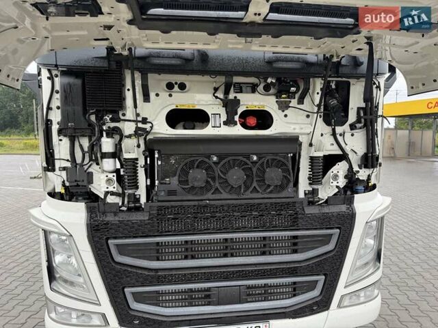 Білий Вольво FH 13, об'ємом двигуна 0 л та пробігом 700 тис. км за 42888 $, фото 9 на Automoto.ua