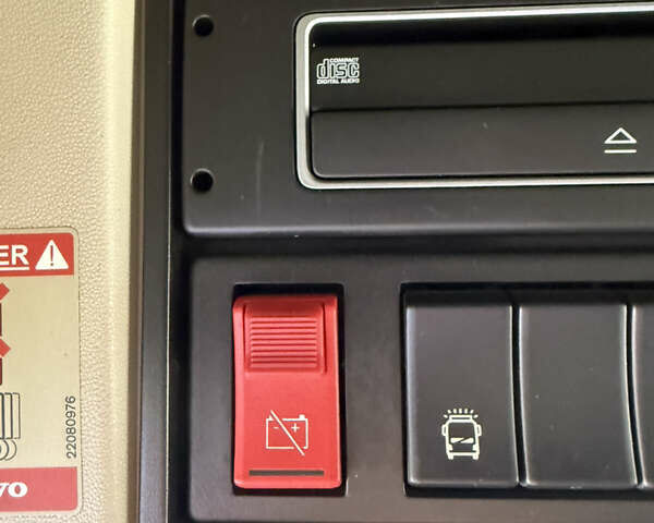 Белый Вольво FH 13, объемом двигателя 0 л и пробегом 670 тыс. км за 38500 $, фото 33 на Automoto.ua