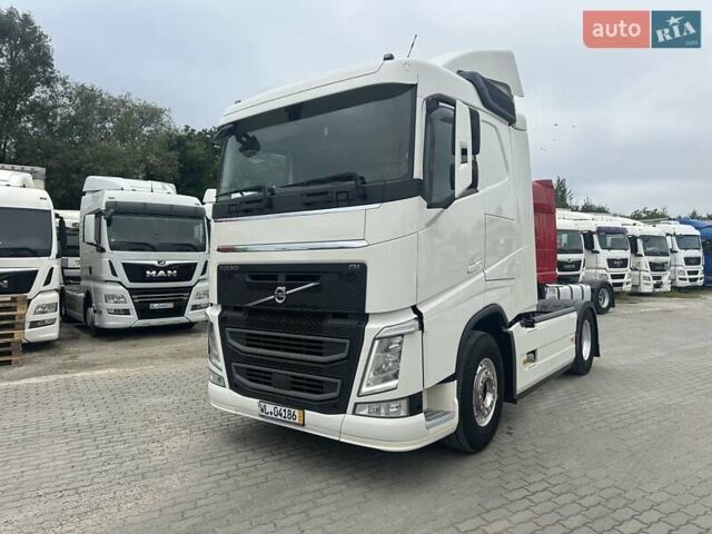 Білий Вольво FH 13, об'ємом двигуна 12.77 л та пробігом 120 тис. км за 29900 $, фото 3 на Automoto.ua