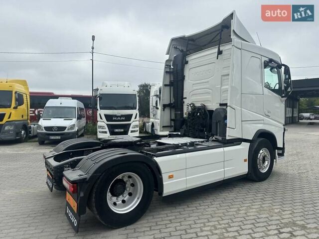 Білий Вольво FH 13, об'ємом двигуна 12.77 л та пробігом 120 тис. км за 29900 $, фото 10 на Automoto.ua