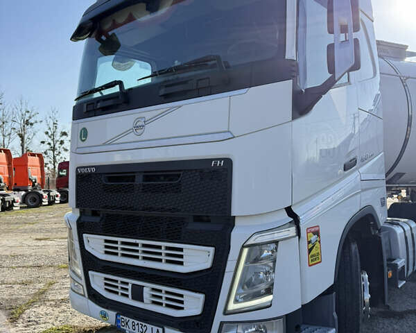 Белый Вольво FH 13, объемом двигателя 0 л и пробегом 670 тыс. км за 38500 $, фото 1 на Automoto.ua
