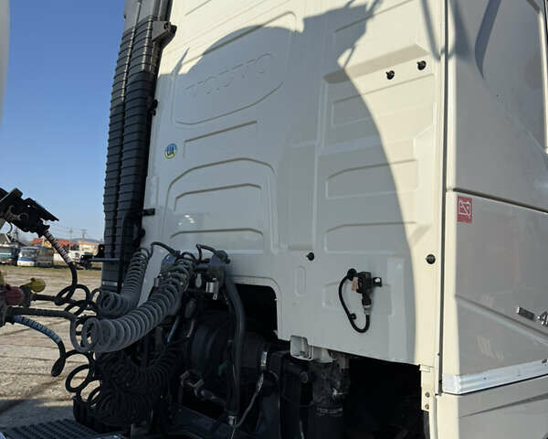Белый Вольво FH 13, объемом двигателя 0 л и пробегом 670 тыс. км за 38500 $, фото 10 на Automoto.ua