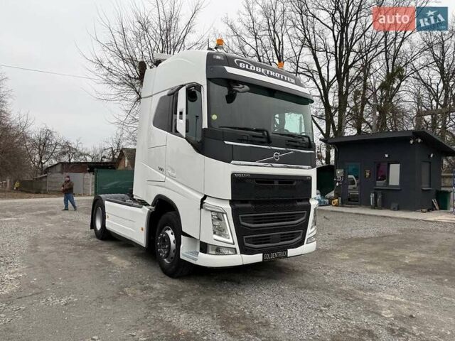 Белый Вольво FH 13, объемом двигателя 12.9 л и пробегом 803 тыс. км за 47178 $, фото 1 на Automoto.ua