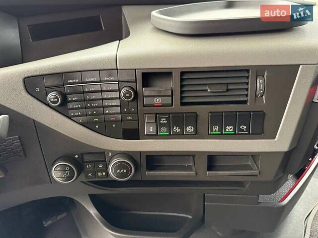 Белый Вольво FH 13, объемом двигателя 12.9 л и пробегом 803 тыс. км за 47178 $, фото 18 на Automoto.ua