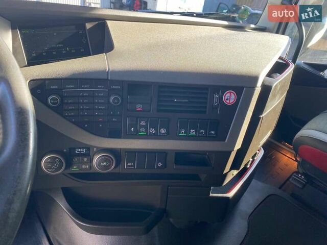 Белый Вольво FH 13, объемом двигателя 12.9 л и пробегом 780 тыс. км за 39500 $, фото 26 на Automoto.ua