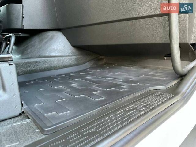 Білий Вольво FH 13, об'ємом двигуна 0 л та пробігом 600 тис. км за 39999 $, фото 91 на Automoto.ua