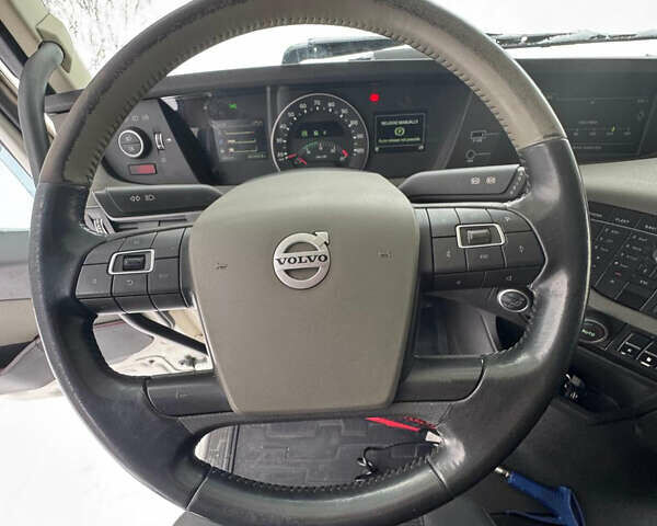 Білий Вольво FH 13, об'ємом двигуна 0 л та пробігом 820 тис. км за 37807 $, фото 53 на Automoto.ua