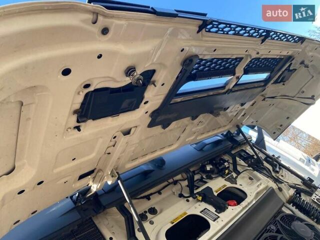 Белый Вольво FH 13, объемом двигателя 12.9 л и пробегом 780 тыс. км за 39500 $, фото 16 на Automoto.ua