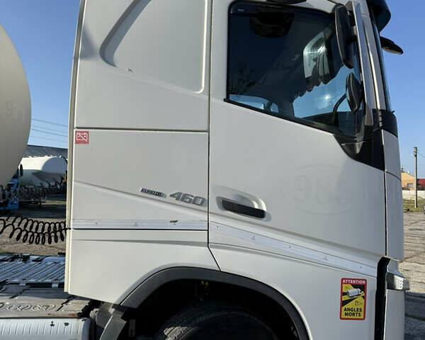 Белый Вольво FH 13, объемом двигателя 0 л и пробегом 670 тыс. км за 38500 $, фото 12 на Automoto.ua