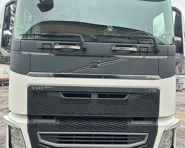 Білий Вольво FH 13, об'ємом двигуна 12 л та пробігом 1 тис. км за 35178 $, фото 2 на Automoto.ua